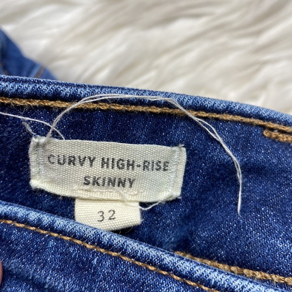 Madewell Curvy High-Rise Skinny Jeans in Moreaux Wash - Picture 5 of 8